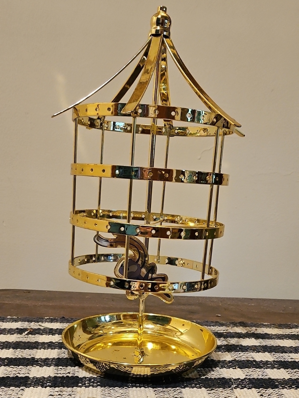 Mulan Cri-kee Cricket Cage Earring Holder Featuring